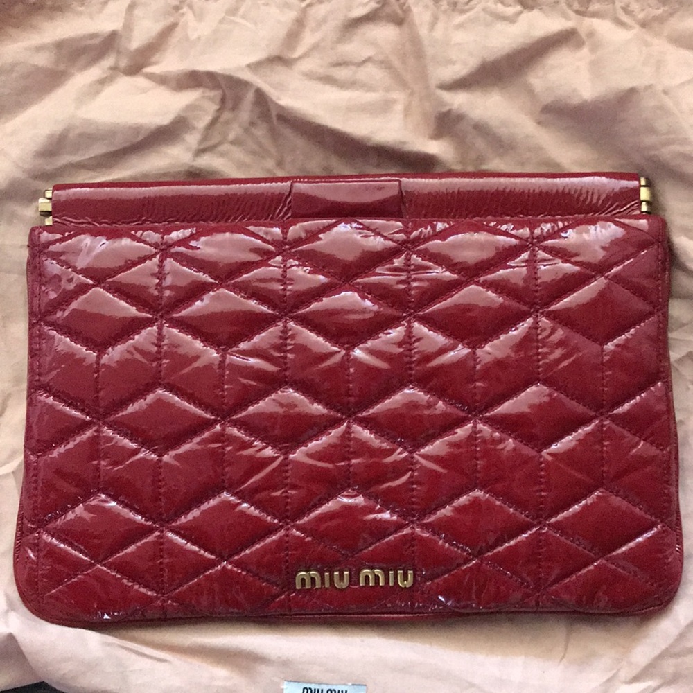 NEW Never Used MiuMiu Red Clutch bag. Matelassé leather clutch bag - Picture 4 of 15